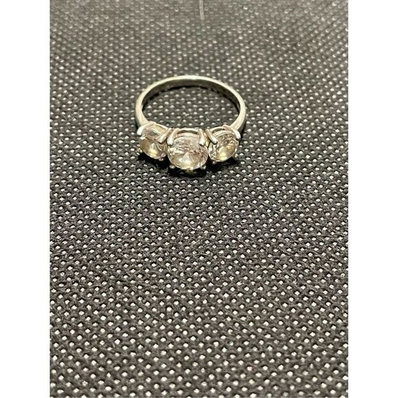 Ring with three white gem - Picture 1 of 10